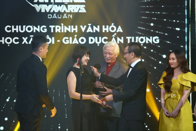 Quán thanh xuân: Về nhà xem phim chiến thắng ở VTV Awards 2020 - Ảnh 3.