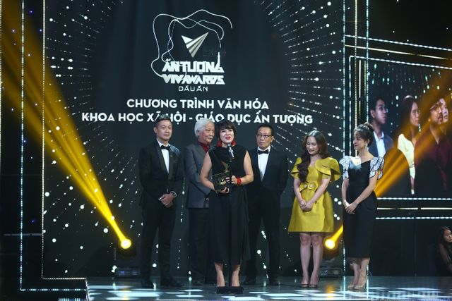 Quán thanh xuân: Về nhà xem phim chiến thắng ở VTV Awards 2020 - Ảnh 7.