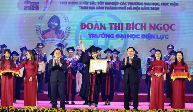 Hà Nội tính cách “hút” thêm các thủ khoa và nguồn nhân lực trẻ chất lượng cao - Ảnh 2.