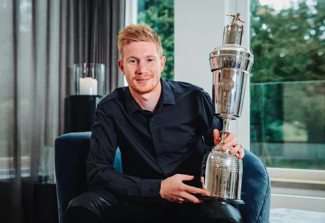 De Bruyne giành giải thưởng Cầu thủ xuất sắc nhất năm của PFA - Ảnh 2. De Bruyne giành giải thưởng Cầu thủ xuất sắc nhất năm của PFA - Ảnh 2.