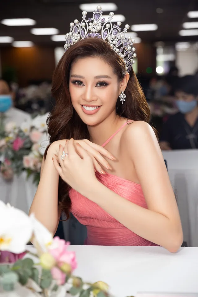 Hoa hậu Khánh Vân xuất hiện rạng rỡ với vương miện “trái tim dũng cảm” - Ảnh 3. Hoa hậu Khánh Vân xuất hiện rạng rỡ với vương miện “trái tim dũng cảm” - Ảnh 3.