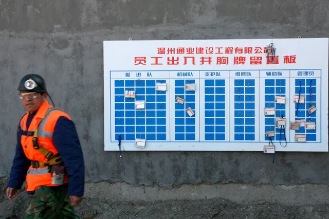 Nổ mỏ vàng tại Sơn Đông, Trung Quốc triển khai chiến dịch cứu hộ 22 thợ mỏ bị mắc kẹt - Ảnh 1.