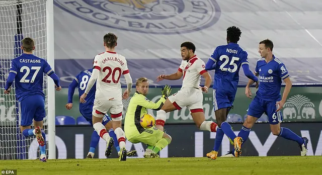 Leicester City 2-0 Southampton: Bầy Cáo lên ngôi nhì bảng - Ảnh 1.