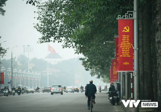 Thủ đô trang hoàng cờ hoa mừng Đại hội lần thứ XIII của Đảng - Ảnh 9. Thủ đô trang hoàng cờ hoa mừng Đại hội lần thứ XIII của Đảng - Ảnh 9.