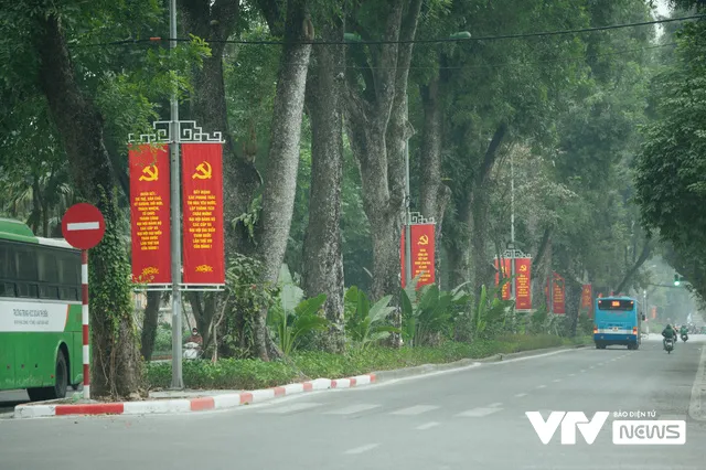 Thủ đô trang hoàng cờ hoa mừng Đại hội lần thứ XIII của Đảng - Ảnh 8. Thủ đô trang hoàng cờ hoa mừng Đại hội lần thứ XIII của Đảng - Ảnh 8.