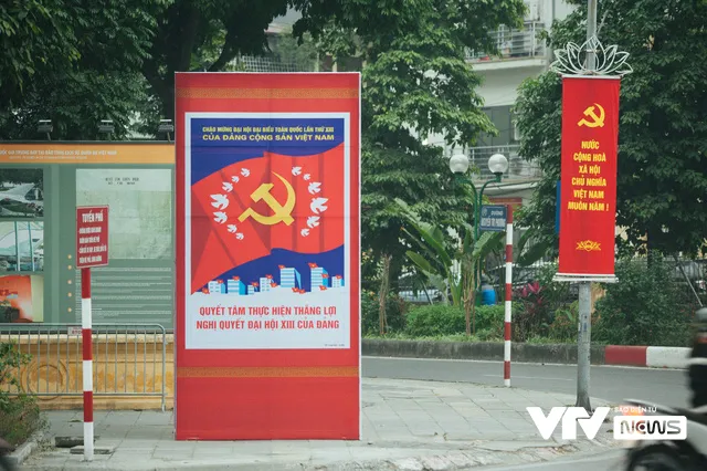 Thủ đô trang hoàng cờ hoa mừng Đại hội lần thứ XIII của Đảng - Ảnh 11. Thủ đô trang hoàng cờ hoa mừng Đại hội lần thứ XIII của Đảng - Ảnh 11.