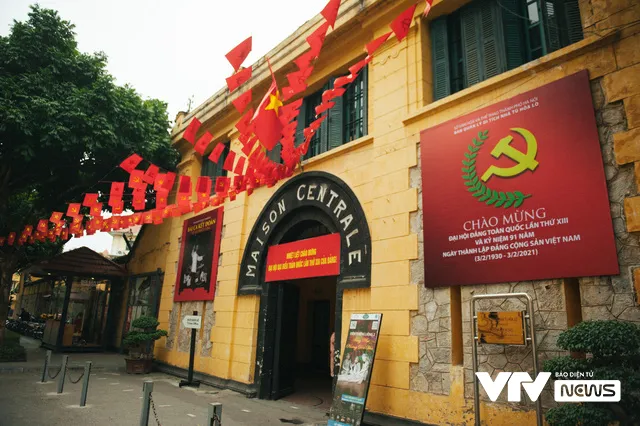 Thủ đô trang hoàng cờ hoa mừng Đại hội lần thứ XIII của Đảng - Ảnh 13. Thủ đô trang hoàng cờ hoa mừng Đại hội lần thứ XIII của Đảng - Ảnh 13.