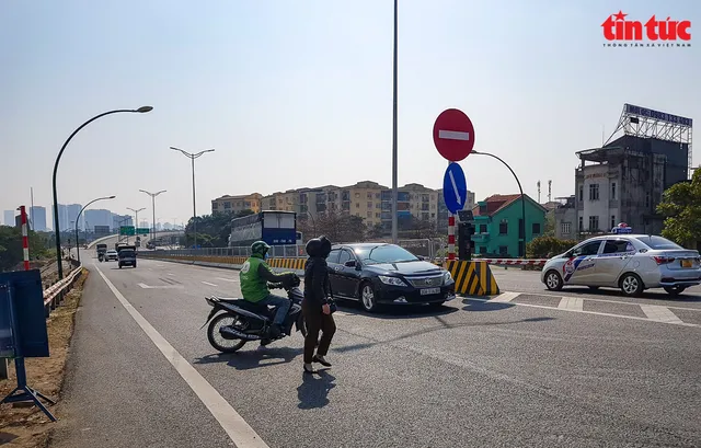 Lái xe biển xanh cố tình quay đầu tại nút giao Cầu Thăng Long - vành đai 3 - Ảnh 2. Lái xe biển xanh cố tình quay đầu tại nút giao Cầu Thăng Long - vành đai 3 - Ảnh 2.
