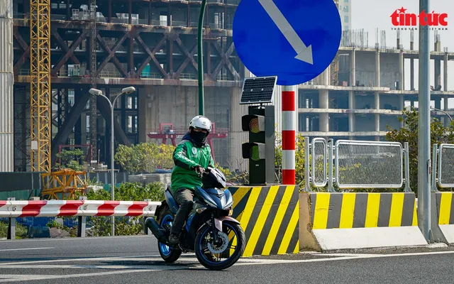 Lái xe biển xanh cố tình quay đầu tại nút giao Cầu Thăng Long - vành đai 3 - Ảnh 8. Lái xe biển xanh cố tình quay đầu tại nút giao Cầu Thăng Long - vành đai 3 - Ảnh 8.
