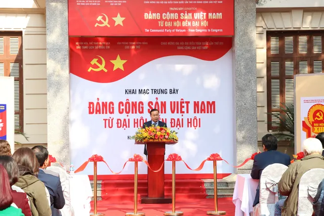 Triển lãm trưng bày chuyên đề Đảng Cộng Sản Việt Nam - Từ Đại Hội đến Đại Hội:  200 tài liệu, hiện vật phong phú - Ảnh 1.