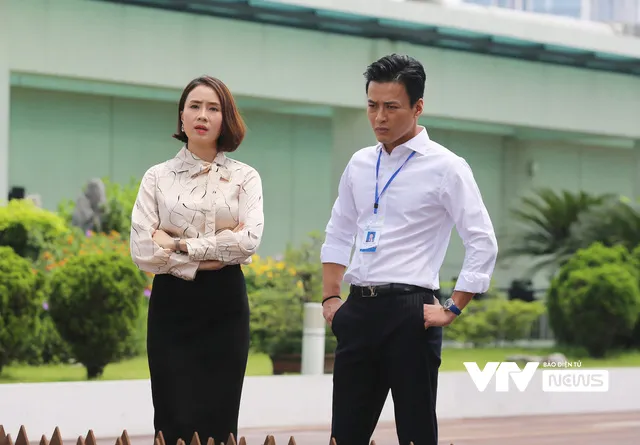Hậu trường hài hước Hồng Đăng chia tay Hồng Diễm ở Hướng dương ngược nắng - Ảnh 2. Hậu trường hài hước Hồng Đăng chia tay Hồng Diễm ở Hướng dương ngược nắng - Ảnh 2.