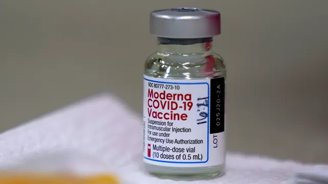 Mỹ tìm ra người phá hoại làm hơn 500 liều vaccine COVID-19 phải vứt bỏ - Ảnh 1.