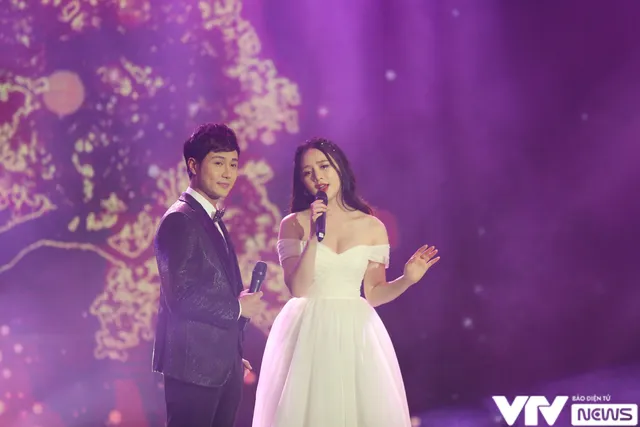 Quỳnh Kool hóa cô dâu e ấp bên chú rể Thanh Sơn - Ảnh 9. Quỳnh Kool hóa cô dâu e ấp bên chú rể Thanh Sơn - Ảnh 9.