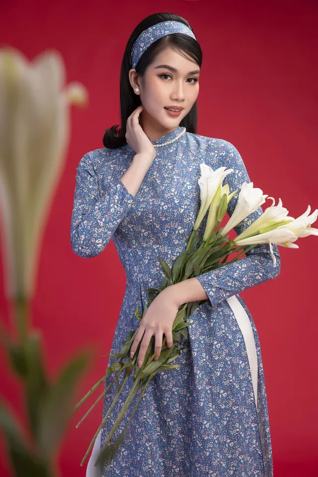 Hoa hậu Đỗ Thị Hà khoe vẻ sắc sảo với áo dài retro - Ảnh 10. Hoa hậu Đỗ Thị Hà khoe vẻ sắc sảo với áo dài retro - Ảnh 10.