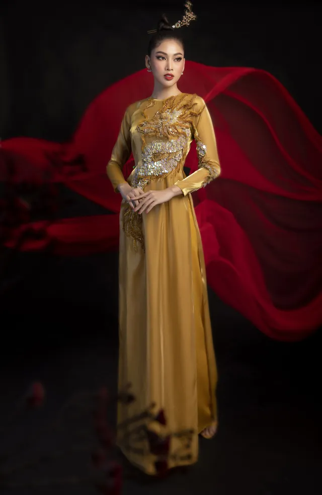 Hoa hậu Đỗ Thị Hà khoe vẻ sắc sảo với áo dài retro - Ảnh 14. Hoa hậu Đỗ Thị Hà khoe vẻ sắc sảo với áo dài retro - Ảnh 14.