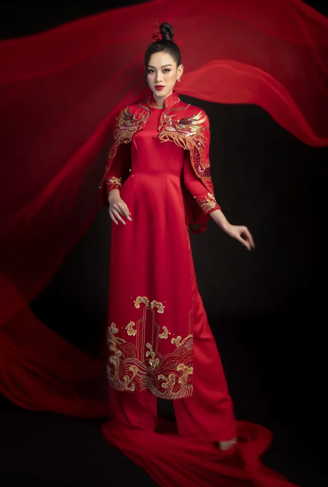 Hoa hậu Đỗ Thị Hà khoe vẻ sắc sảo với áo dài retro - Ảnh 6. Hoa hậu Đỗ Thị Hà khoe vẻ sắc sảo với áo dài retro - Ảnh 6.