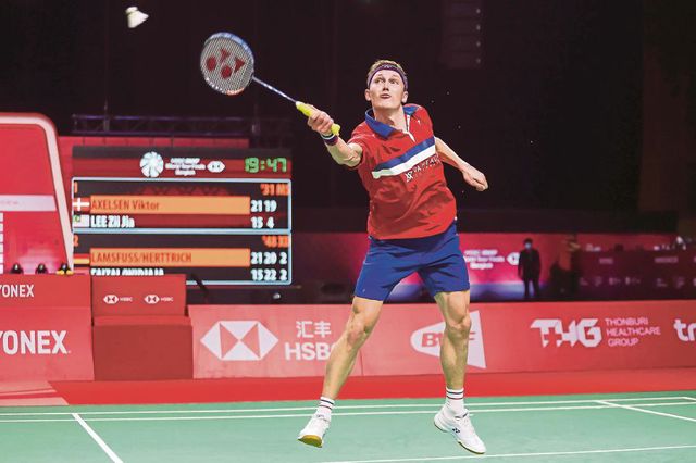 Giải cầu lông World Tour Finals: Viktor Axelsen và Carolina Marin nối dài mạch bất bại - Ảnh 2.