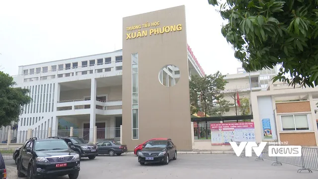 80 học sinh, giáo viên Tiểu học Xuân Phương cách ly tập trung tại trường - Ảnh 1.