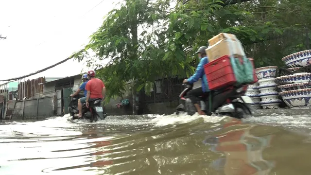 Trời không mưa, đường ở Thủ Đức vẫn ngập cả mét - Ảnh 8.