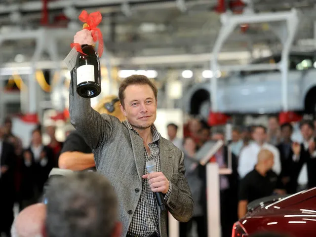Elon Musk: Từ một đứa trẻ bị bắt nạt, nguồn cảm hứng cho Iron man, đến người giàu nhất hành tinh - Ảnh 10. Elon Musk: Từ một đứa trẻ bị bắt nạt, nguồn cảm hứng cho Iron man, đến người giàu nhất hành tinh - Ảnh 10.