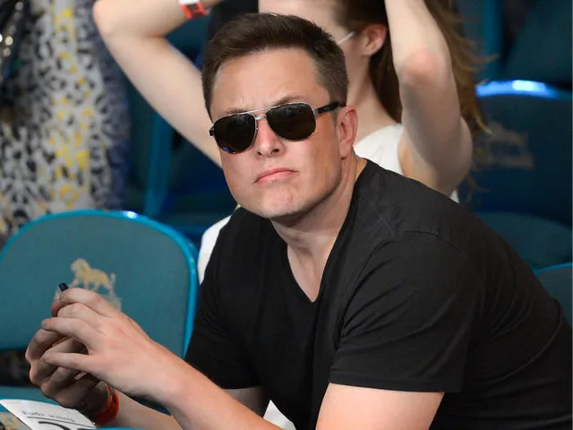 Elon Musk: Từ một đứa trẻ bị bắt nạt, nguồn cảm hứng cho Iron man, đến người giàu nhất hành tinh - Ảnh 12. Elon Musk: Từ một đứa trẻ bị bắt nạt, nguồn cảm hứng cho Iron man, đến người giàu nhất hành tinh - Ảnh 12.