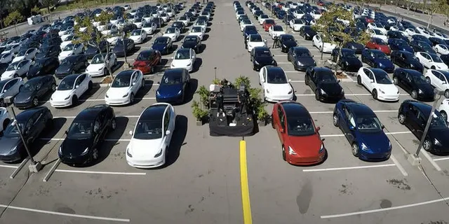 Elon Musk: Từ một đứa trẻ bị bắt nạt, nguồn cảm hứng cho Iron man, đến người giàu nhất hành tinh - Ảnh 33. Elon Musk: Từ một đứa trẻ bị bắt nạt, nguồn cảm hứng cho Iron man, đến người giàu nhất hành tinh - Ảnh 33.
