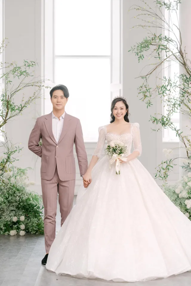 Ảnh cưới tuyệt đẹp của MC Thùy Linh và chồng kém 5 tuổi Hiếu Su - Ảnh 4. Ảnh cưới tuyệt đẹp của MC Thùy Linh và chồng kém 5 tuổi Hiếu Su - Ảnh 4.