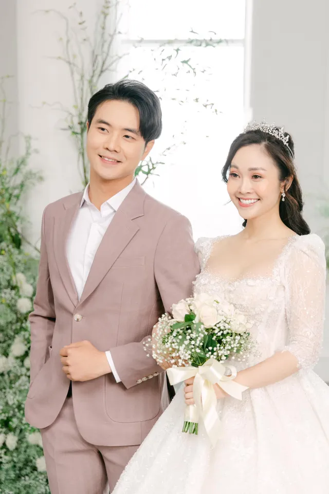 Ảnh cưới tuyệt đẹp của MC Thùy Linh và chồng kém 5 tuổi Hiếu Su - Ảnh 5. Ảnh cưới tuyệt đẹp của MC Thùy Linh và chồng kém 5 tuổi Hiếu Su - Ảnh 5.