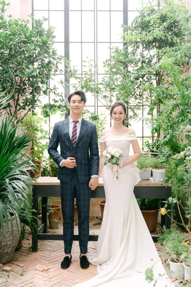 Ảnh cưới tuyệt đẹp của MC Thùy Linh và chồng kém 5 tuổi Hiếu Su - Ảnh 2. Ảnh cưới tuyệt đẹp của MC Thùy Linh và chồng kém 5 tuổi Hiếu Su - Ảnh 2.
