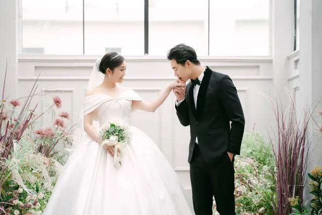 Ảnh cưới tuyệt đẹp của MC Thùy Linh và chồng kém 5 tuổi Hiếu Su - Ảnh 1. Ảnh cưới tuyệt đẹp của MC Thùy Linh và chồng kém 5 tuổi Hiếu Su - Ảnh 1.