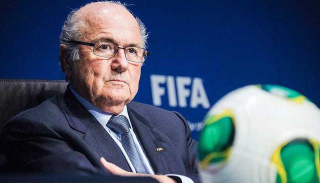 Cựu chủ tịch FIFA Sepp Blatter nhập viện khẩn cấp - Ảnh 1.