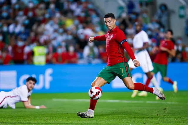 Sút tung lưới ĐT Qatar, Cristiano Ronaldo nối dài kỷ lục ghi bàn cho ĐTQG - Ảnh 1. Sút tung lưới ĐT Qatar, Cristiano Ronaldo nối dài kỷ lục ghi bàn cho ĐTQG - Ảnh 1.