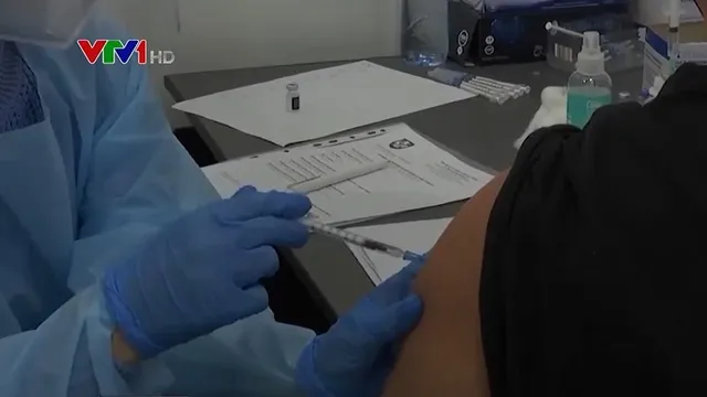 Vaccine Sputnik V chưa được WHO phê duyệt, người dân Nga chạy sang Serbia tiêm phòng - Ảnh 1. Vaccine Sputnik V chưa được WHO phê duyệt, người dân Nga chạy sang Serbia tiêm phòng - Ảnh 1.