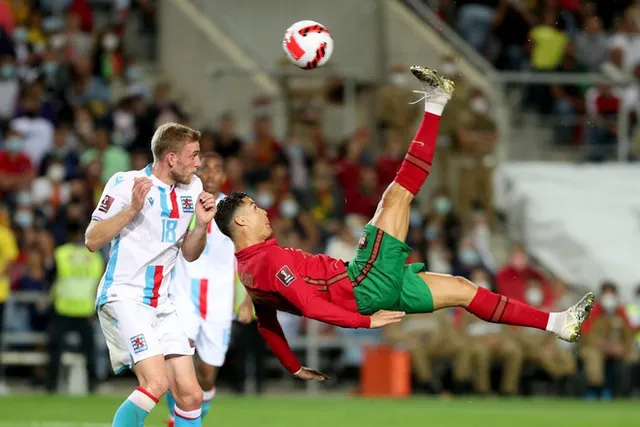 Lập hat-trick vào lưới Luxembourg, Ronaldo thiết lập kỷ lục mới ở cấp ĐTQG - Ảnh 1.