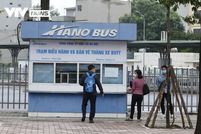 Ngày đầu xe bus hoạt động trở lại tại Hà Nội, tuân thủ nghiêm 5K - Ảnh 7. Ngày đầu xe bus hoạt động trở lại tại Hà Nội, tuân thủ nghiêm 5K - Ảnh 7.