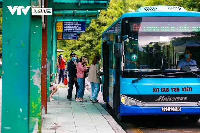 Xe bus Hà Nội háo hức lăn bánh sau nhiều tháng ngủ đông - Ảnh 15. Xe bus Hà Nội háo hức lăn bánh sau nhiều tháng ngủ đông - Ảnh 15.
