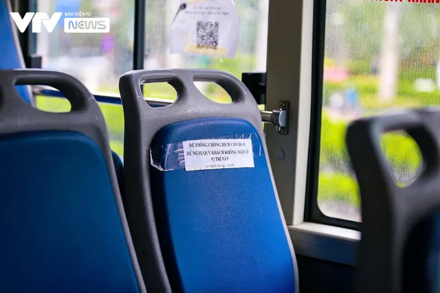Xe bus Hà Nội háo hức lăn bánh sau nhiều tháng ngủ đông - Ảnh 8. Xe bus Hà Nội háo hức lăn bánh sau nhiều tháng ngủ đông - Ảnh 8.