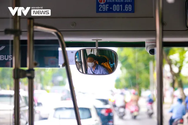 Xe bus Hà Nội háo hức lăn bánh sau nhiều tháng ngủ đông - Ảnh 10. Xe bus Hà Nội háo hức lăn bánh sau nhiều tháng ngủ đông - Ảnh 10.