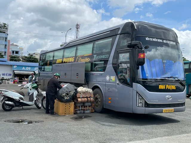 Nhiều vướng mắc trong vận tải khách liên tỉnh - Ảnh 1.