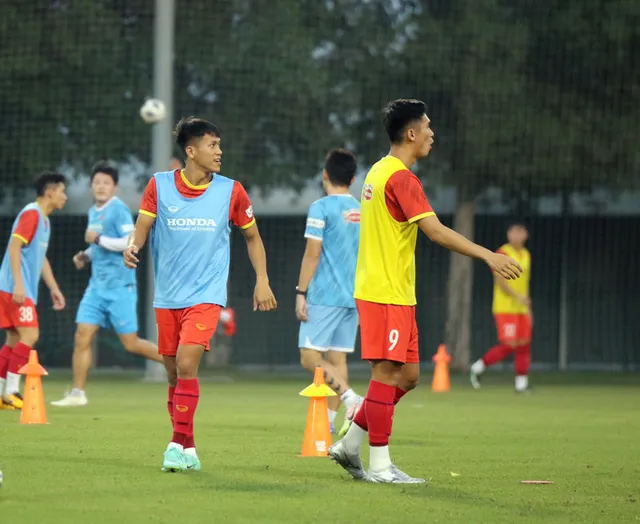 ĐT U23 Việt Nam rèn lối chơi chuẩn bị cho cuộc “tổng duyệt” trước U23 Kyrgyzstan - Ảnh 3. ĐT U23 Việt Nam rèn lối chơi chuẩn bị cho cuộc “tổng duyệt” trước U23 Kyrgyzstan - Ảnh 3.