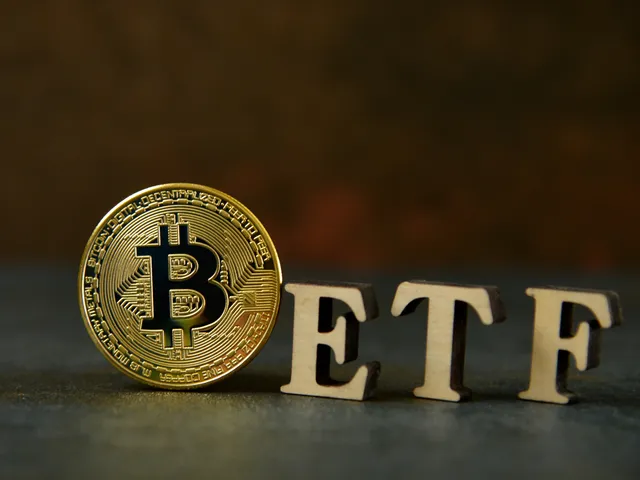 Ngày giao dịch đầu tiên của quỹ ETF Bitcoin  - Ảnh 1.