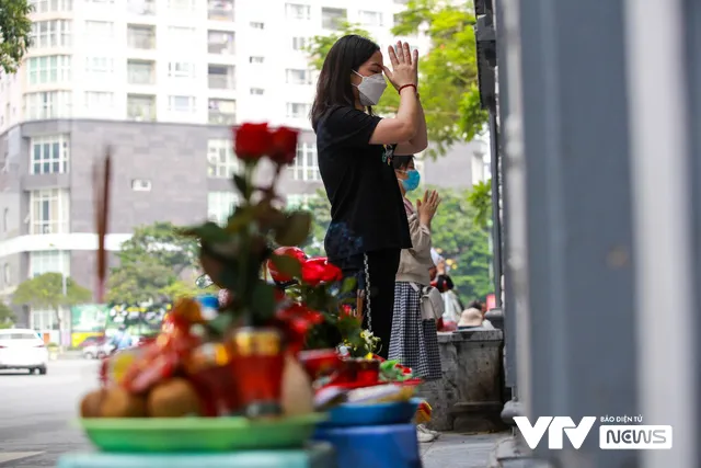 Giới trẻ Hà Nội tới chùa Hà vái vọng cầu duyên ngày 20/10 - Ảnh 2. Giới trẻ Hà Nội tới chùa Hà vái vọng cầu duyên ngày 20/10 - Ảnh 2.