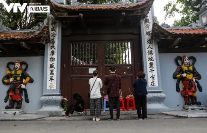 Giới trẻ Hà Nội tới chùa Hà vái vọng cầu duyên ngày 20/10 - Ảnh 11. Giới trẻ Hà Nội tới chùa Hà vái vọng cầu duyên ngày 20/10 - Ảnh 11.