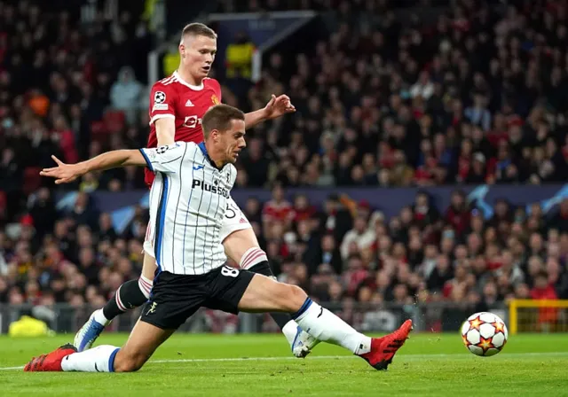 Ronaldo ghi bàn, Man Utd ngược dòng ngoạn mục trước Atalanta - Ảnh 1. Ronaldo ghi bàn, Man Utd ngược dòng ngoạn mục trước Atalanta - Ảnh 1.