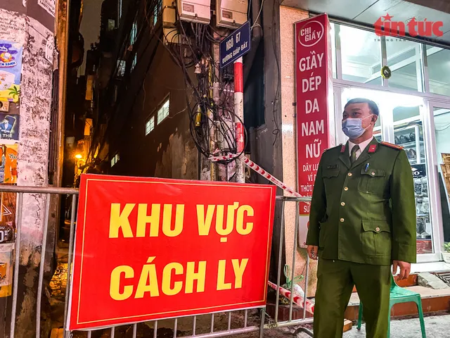 Phát sinh 2 F0 ngoài cộng đồng, Hà Nội phong toả 1 ngõ và hiệu thuốc - Ảnh 1. Phát sinh 2 F0 ngoài cộng đồng, Hà Nội phong toả 1 ngõ và hiệu thuốc - Ảnh 1.