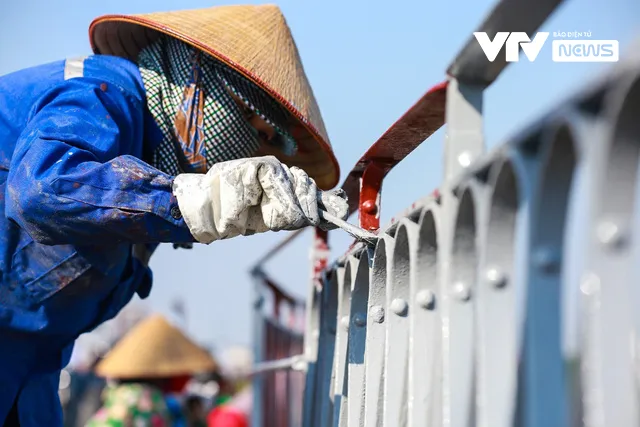 Cầu Long Biên đang được “khoác áo mới” - Ảnh 8. Cầu Long Biên đang được “khoác áo mới” - Ảnh 8.