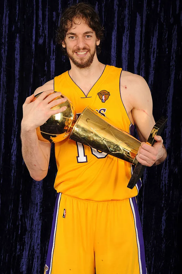 Pau Gasol chính thức nói lời chia tay với bóng rổ - Ảnh 1.