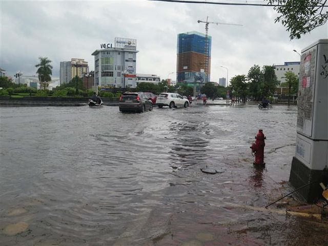 Các tỉnh miền Trung mưa lớn - Ảnh 4.