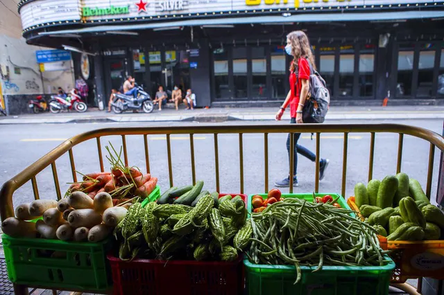 TP Hồ Chí Minh: Quán bar, nhà hàng đổi sang bán rau - Ảnh 2.