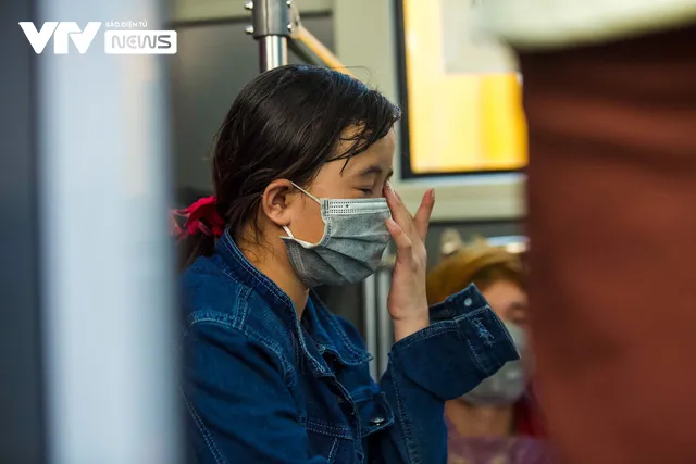 Xa xôi hành trình vượt ngàn cây số để về quê của những em nhỏ trên lưng mẹ - Ảnh 8. Xa xôi hành trình vượt ngàn cây số để về quê của những em nhỏ trên lưng mẹ - Ảnh 8.